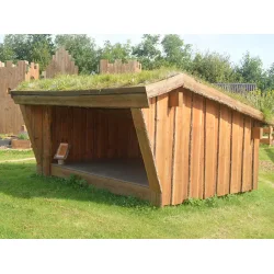 Oksbl Shelter, den originale er det perfekte valg til dig, der nsker et slidstrkt og smukt shelter, ideelt til naturgrund eller campingomrde.