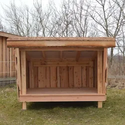Dette kompakte og elegante Mini Shelter, i dansk lrketr er perfekt til bde haven og sommerhuset og leveres med alle ndvendige materialer for nem montering.