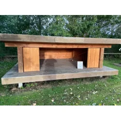 Et luksus shelter er en opgraderet version af det klassiske udeshelter.