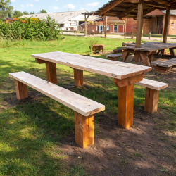 Fastmonteret bord med b�nke-1