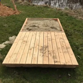 Sandkasse med platform fra Oksbl Savvrk