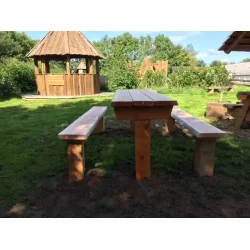 Fastmonteret bord med bnke