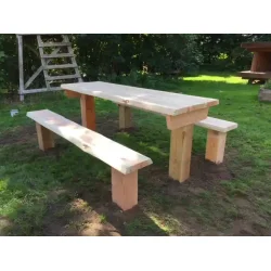 Fastmonteret bord med bnke