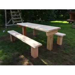 Fastmonteret bord med bnke