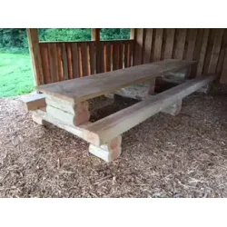 Bord med bnke i stammer (2,1 meter)