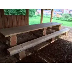 Bord med bnke i stammer (2,1 meter)