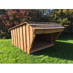 Vi i Naturen Shelter, i dansk lrketr set fr front i vinkel