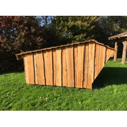 F et unikt udendrs ophold med et Vi i Naturen shelter fra Oksbl Savvrk – et kompakt og rummeligt valg i samlest, perfekt til haven eller fritidsarealet.