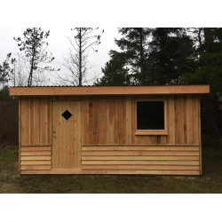 Dette udhus er ideelt til mange forml og giver dig friheden til at tilpasse det efter dine behov.