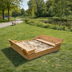 Lyst park med sandkasse og s�