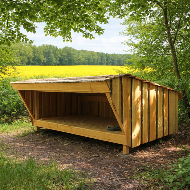 Vi i Naturen XL shelter med kalmartag og gule raspmarker 