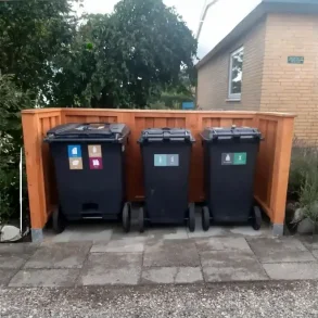 Skraldespandsskjuler til 3 spande