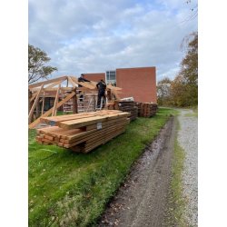 B�lhytte (oktogon) med l�skur - kalmartag